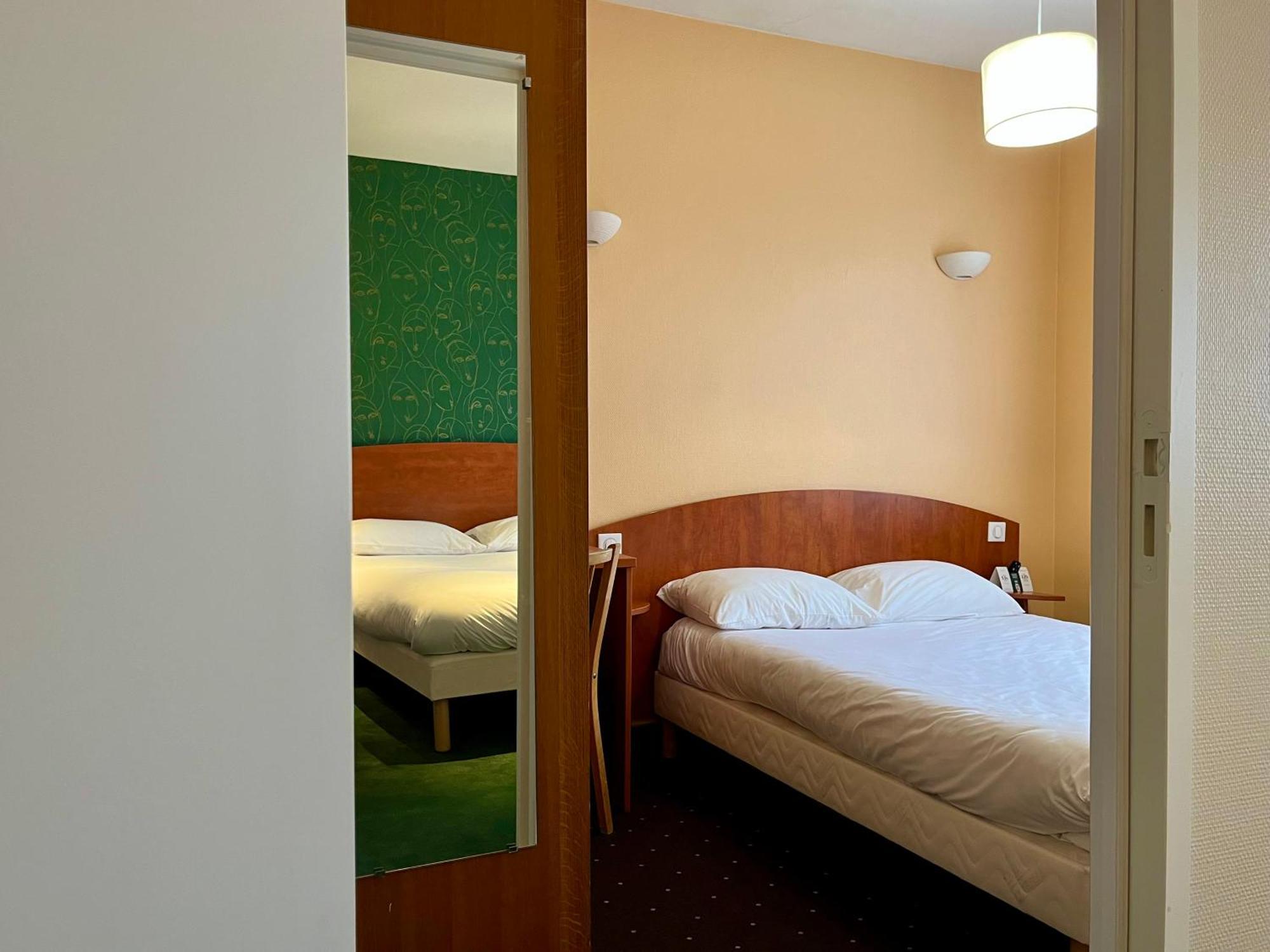 Logis Saint Louis Hotel La Suze-sur-Sarthe Exterior foto